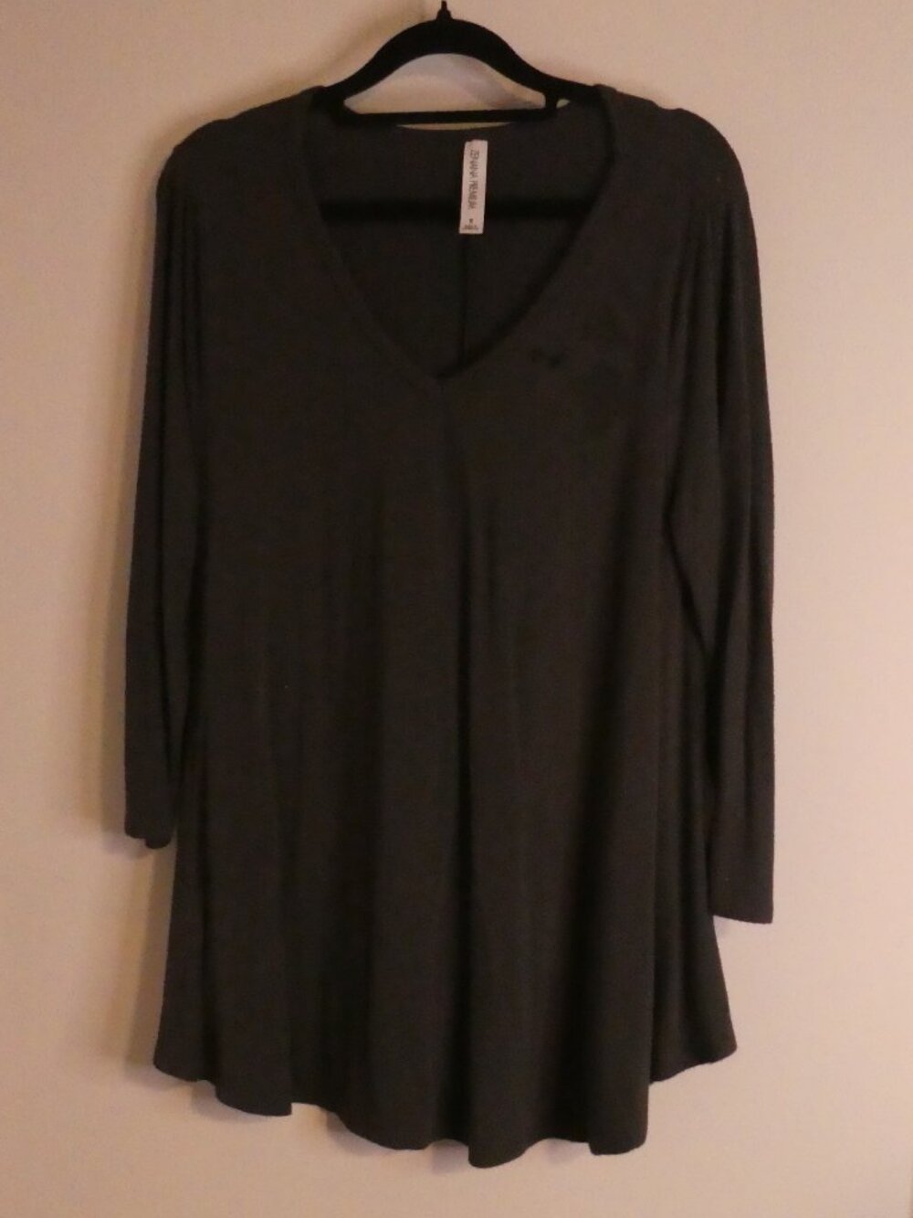 ZENANA PREMIUM Dark Grey V-Neck Long Sleeve Tunic Top - size small